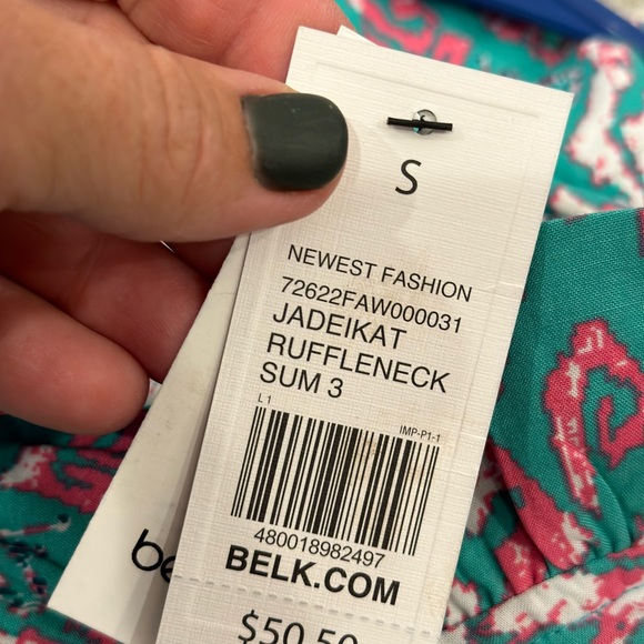 Sleeveless ruffled collar top - Picture 4 of 5